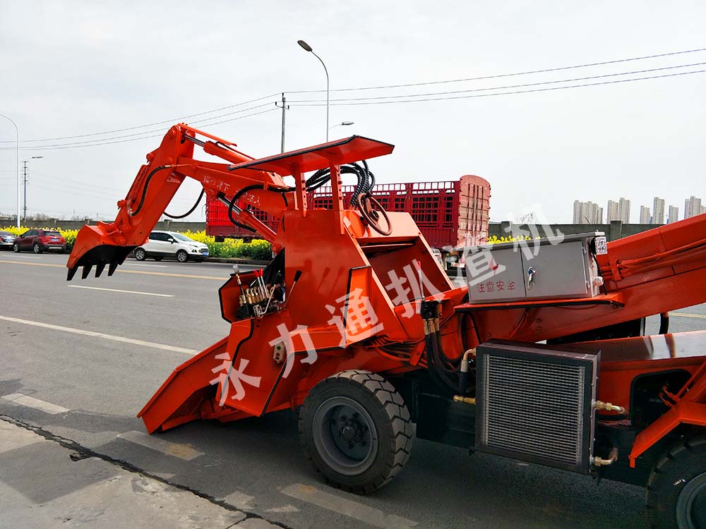 永力通扒渣機(jī)發(fā)車 (17).jpg